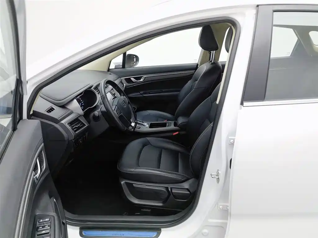 Geely Emgrand GS 2017 — фото 10