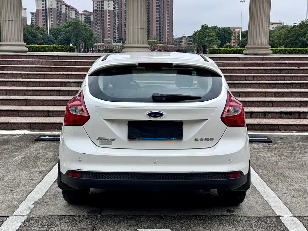 Ford Focus 2014 — фото 7