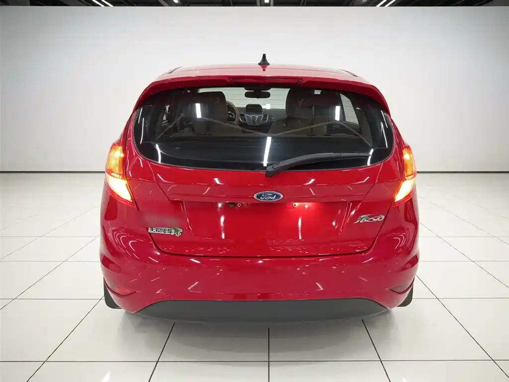 Ford Fiesta 2015 — фото 6