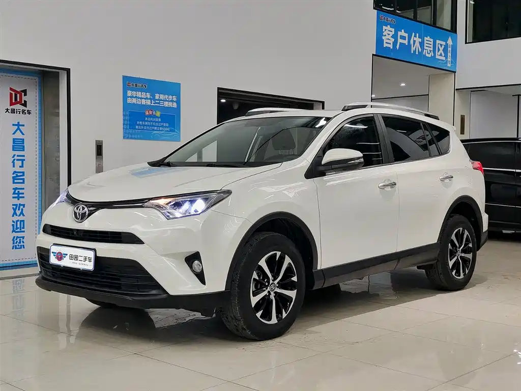 Toyota RAV4 2018 — фото 1