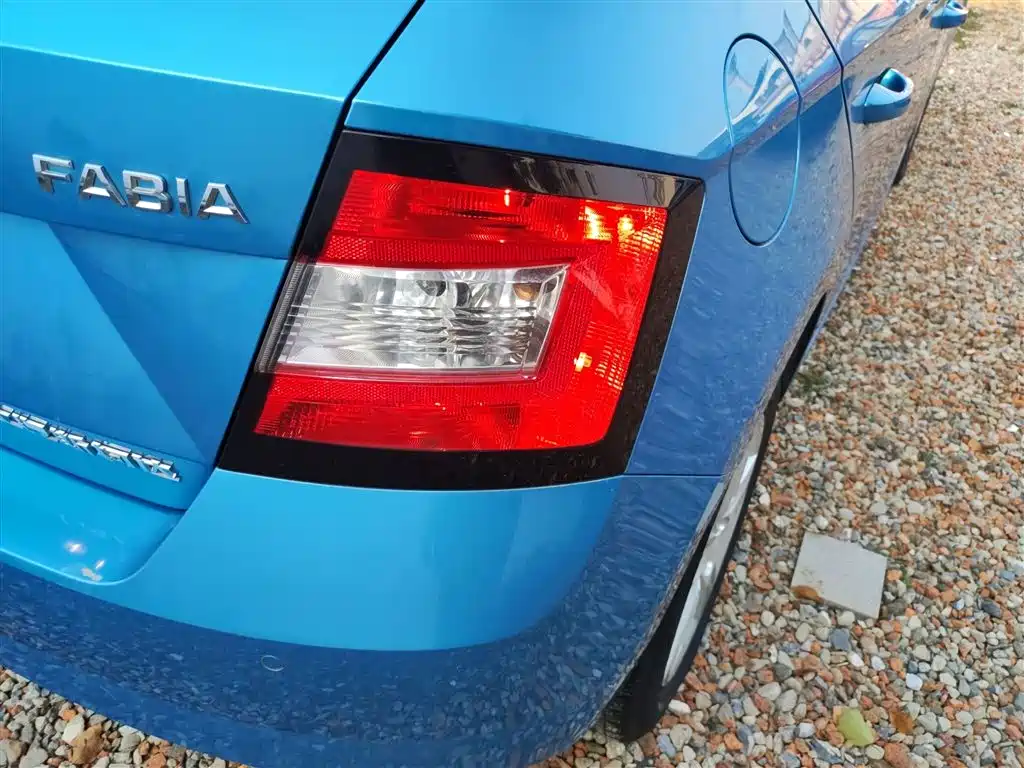 Skoda Fabia 2016 — фото 24