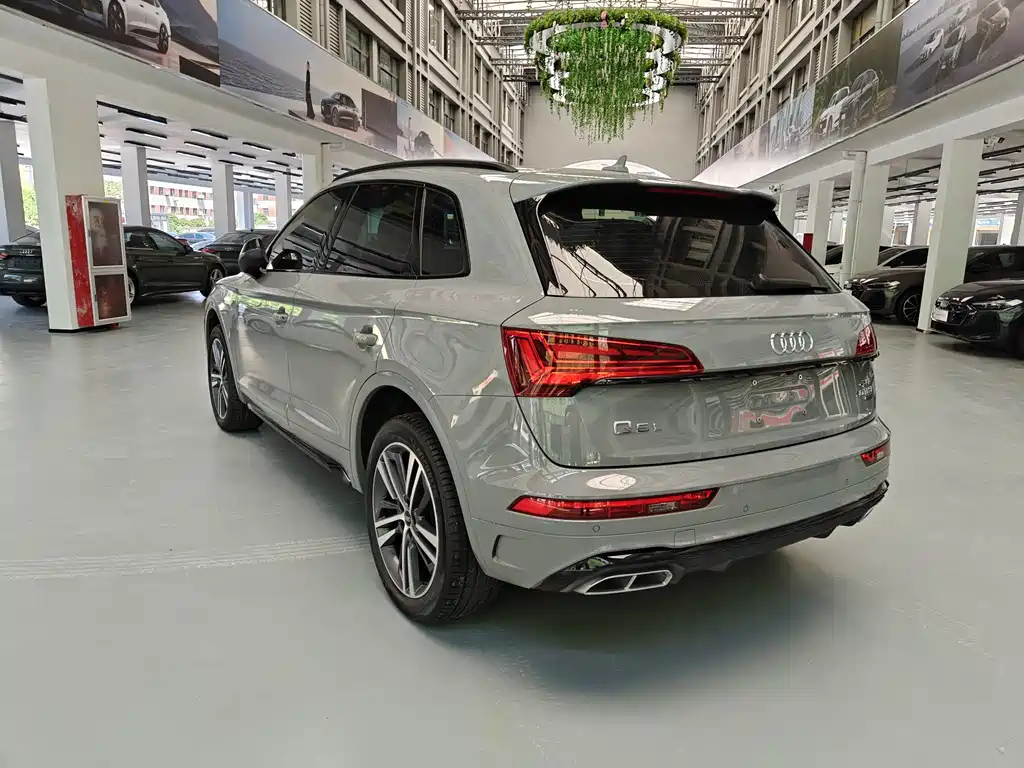 Audi Q5L 2025 — фото 4