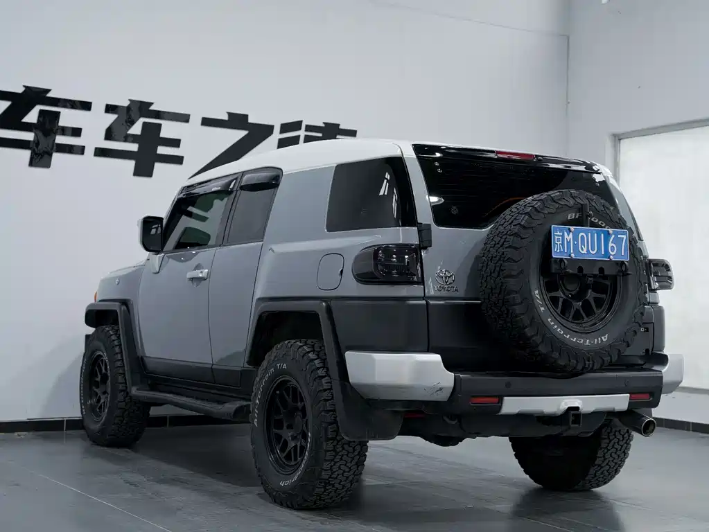 Toyota FJ Cruiser 2024 — фото 21