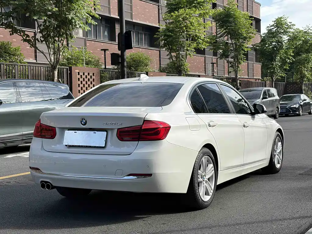 BMW 3 Series 2017 — фото 17