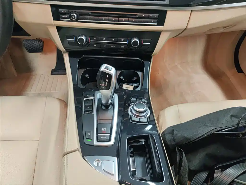 BMW 5 Series 2015 — фото 6