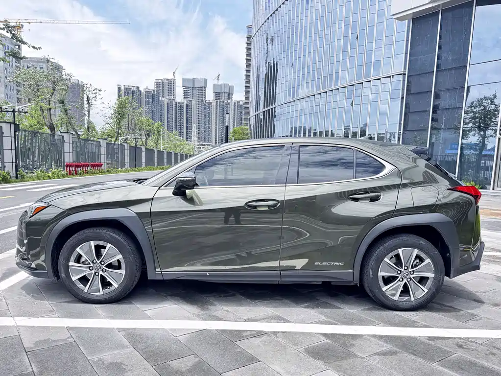 Lexus UX New Energy 2021 — фото 31