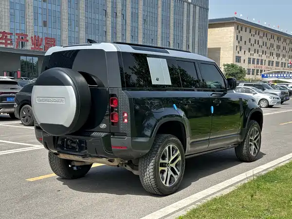 Land Rover Defender 2021