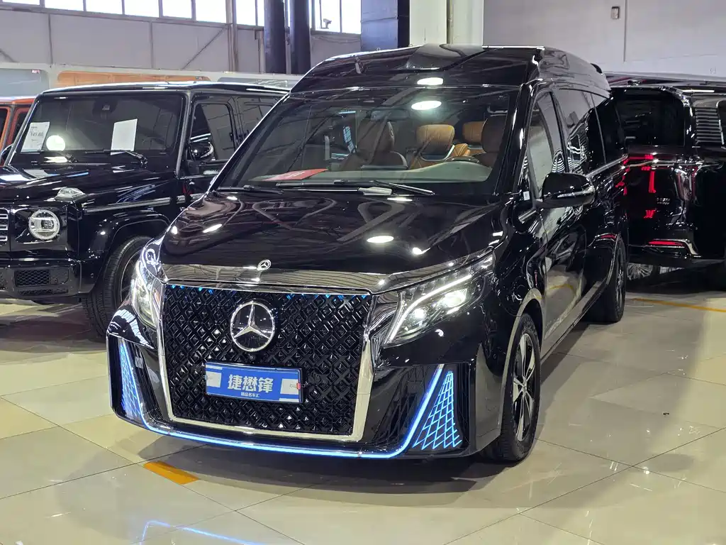 Mercedes-Benz V-Class 2022 — фото 1