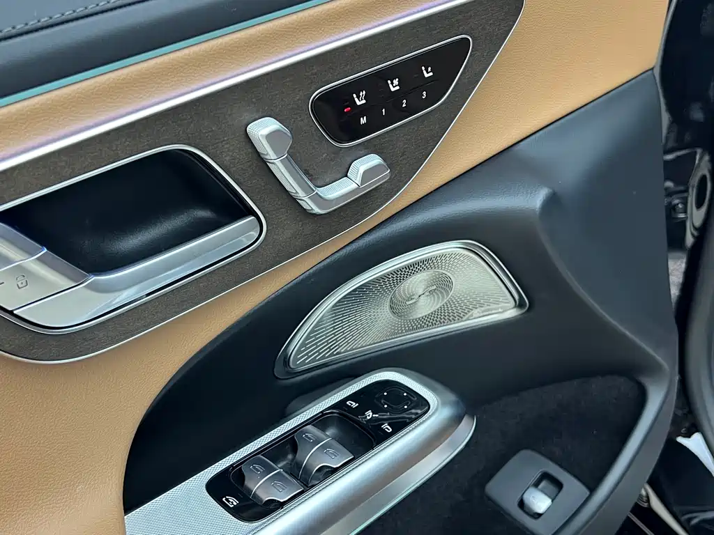 Mercedes-Benz E-Class 2025 — фото 12