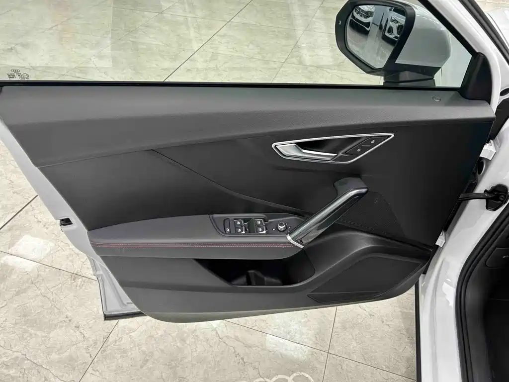 Audi Q2L 2022 — фото 10