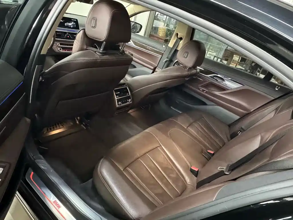 BMW 7 Series 2018 — фото 10