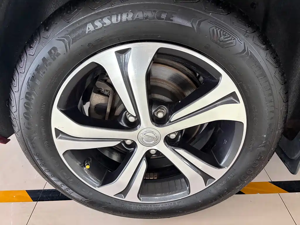 Nissan Tiida 2019 — фото 11
