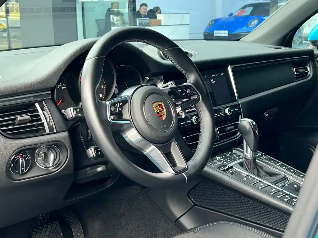 Porsche Macan 2021 — фото 11