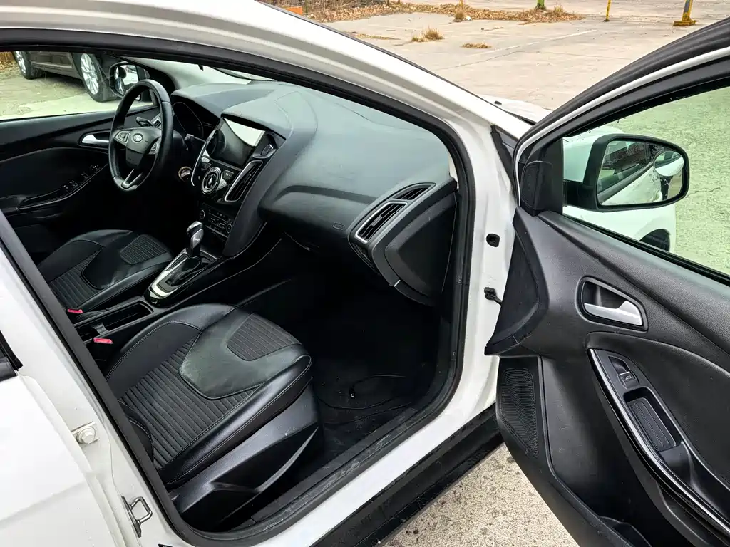 Ford Focus 2016 — фото 13