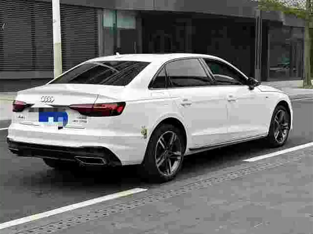 Audi A4L 2022 — фото 8