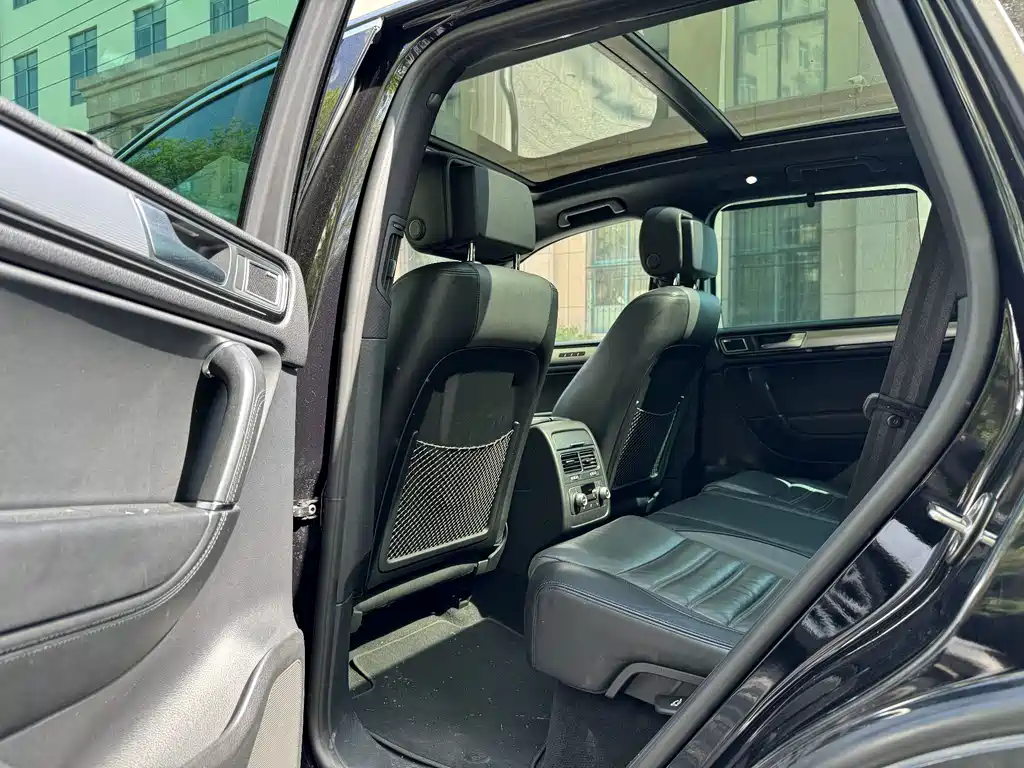 Volkswagen Touareg 2015 — фото 6