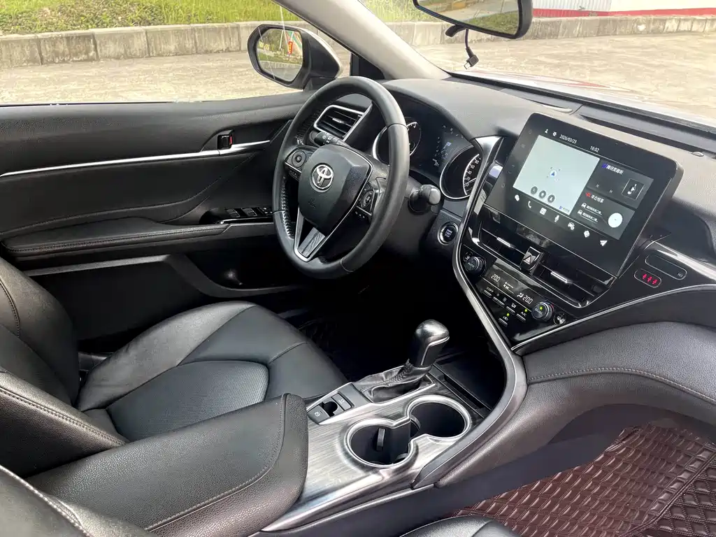 Toyota Camry 2021 — фото 12