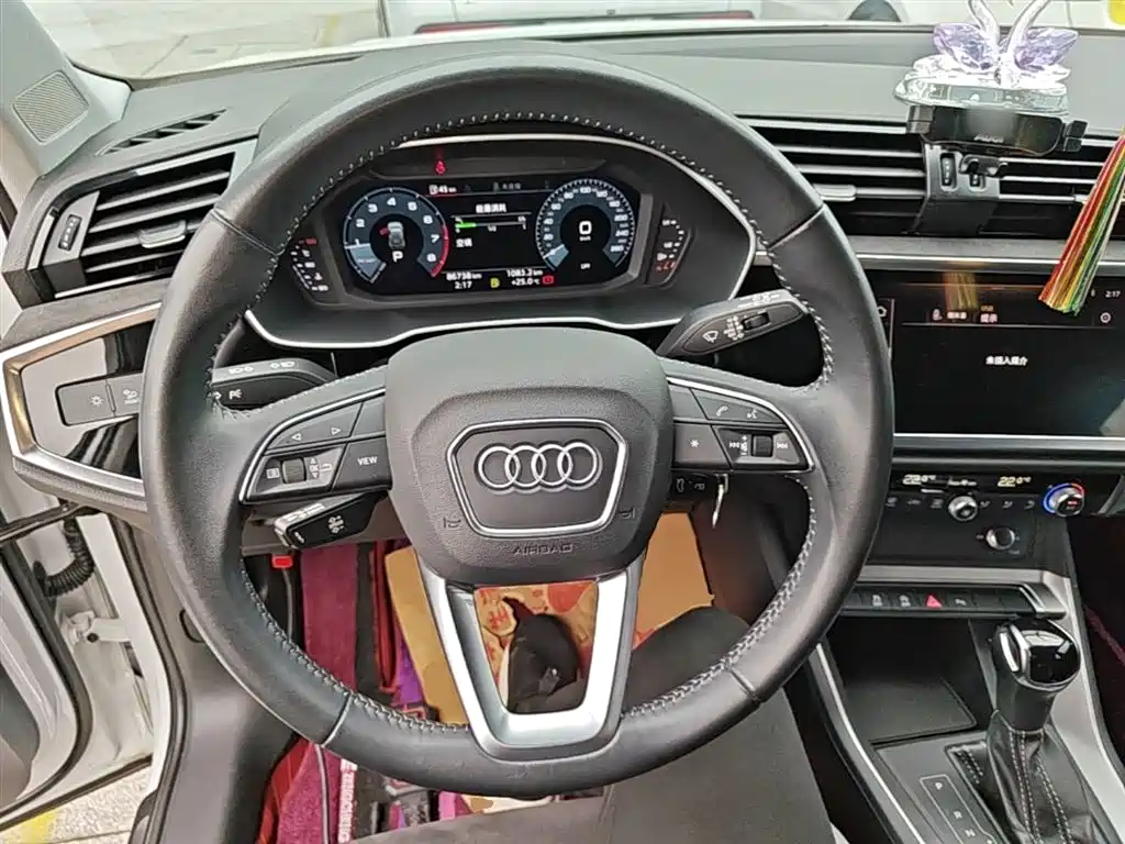Audi Q3 2019 — фото 11