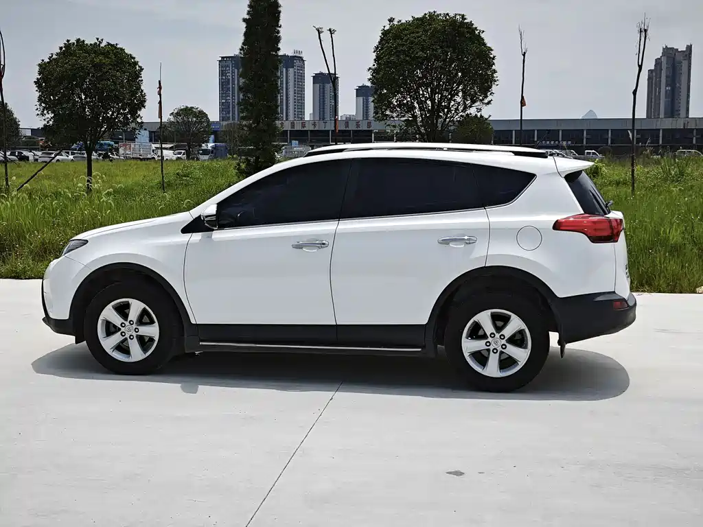 Toyota RAV4 2014 — фото 4