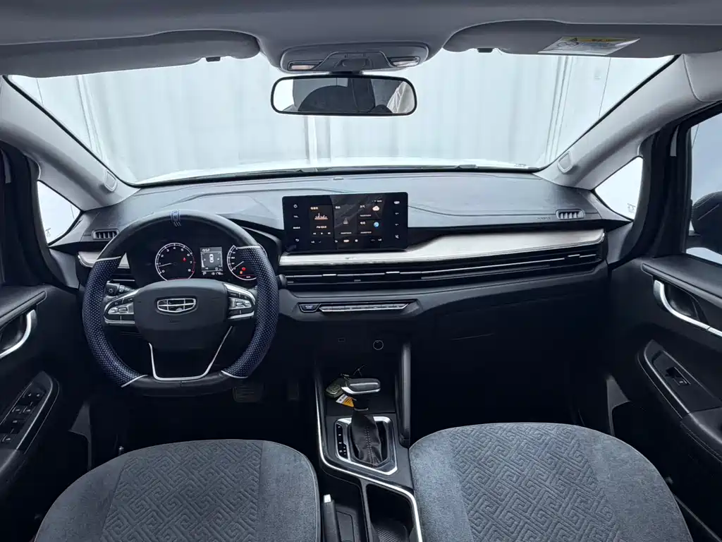 Geely Vision X3 2022 — фото 13