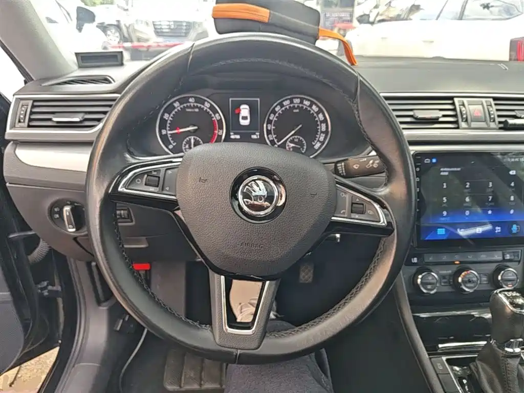 Skoda Superb 2016 — фото 11