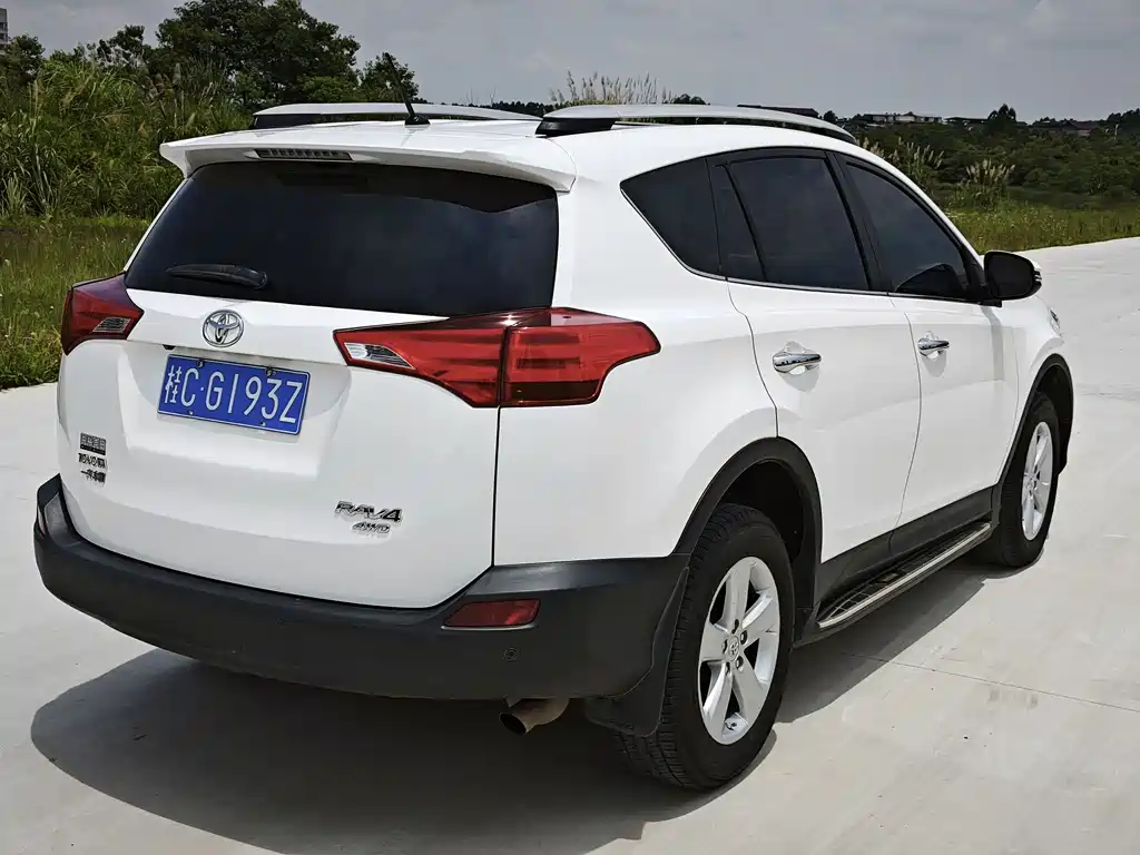 Toyota RAV4 2014 — фото 7