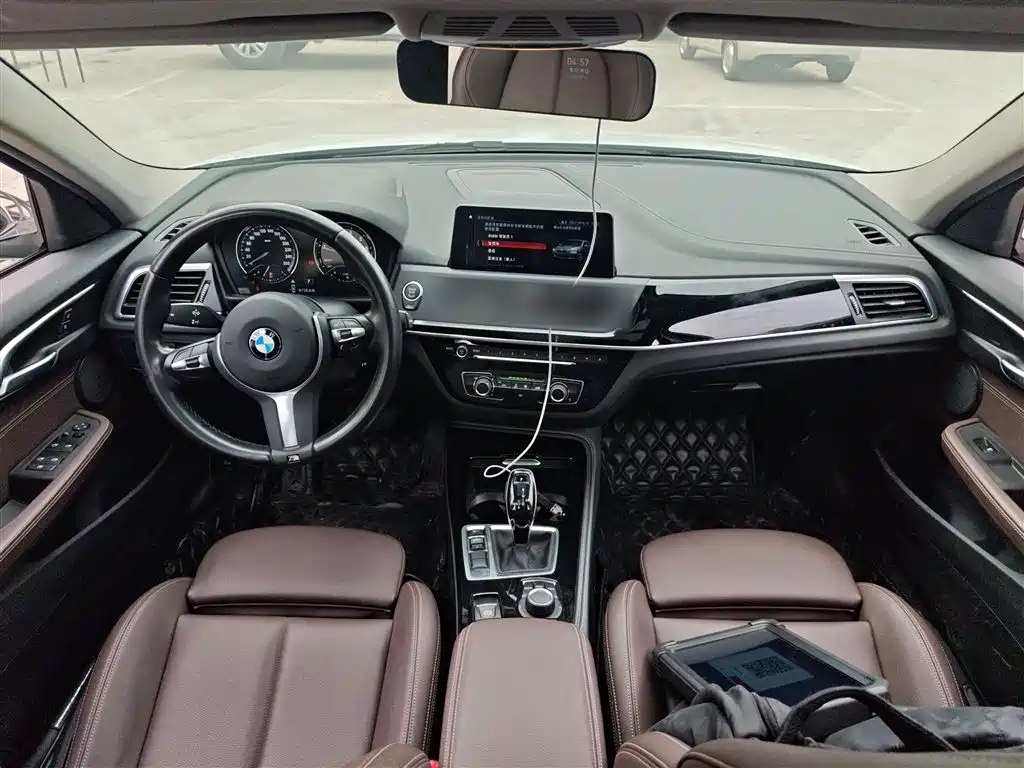 BMW 1 Series 2020 — фото 10