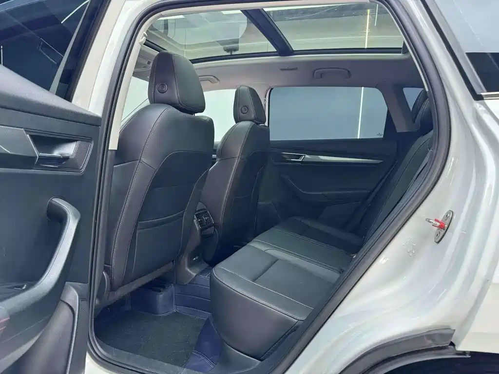 Skoda Karoq 2023 — фото 13