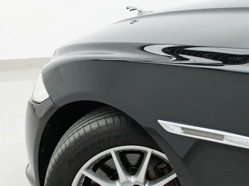 Jaguar XJ 2013 — фото 32