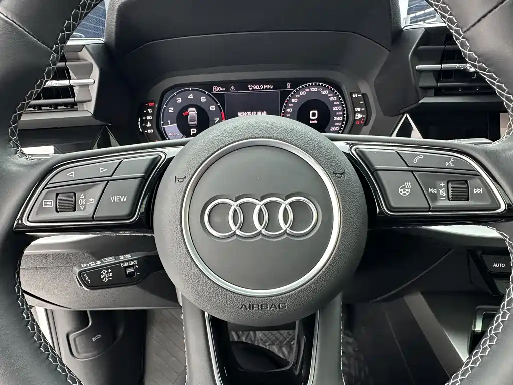 Audi A3 2023 — фото 13