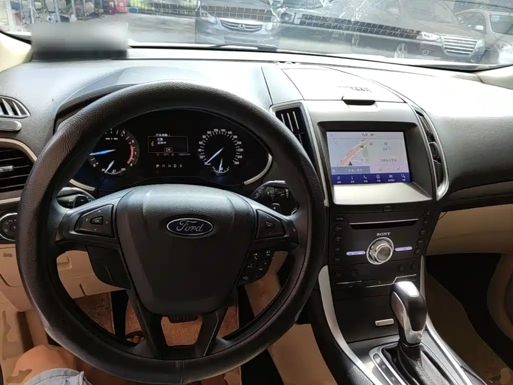 Ford Edge 2017 — фото 10