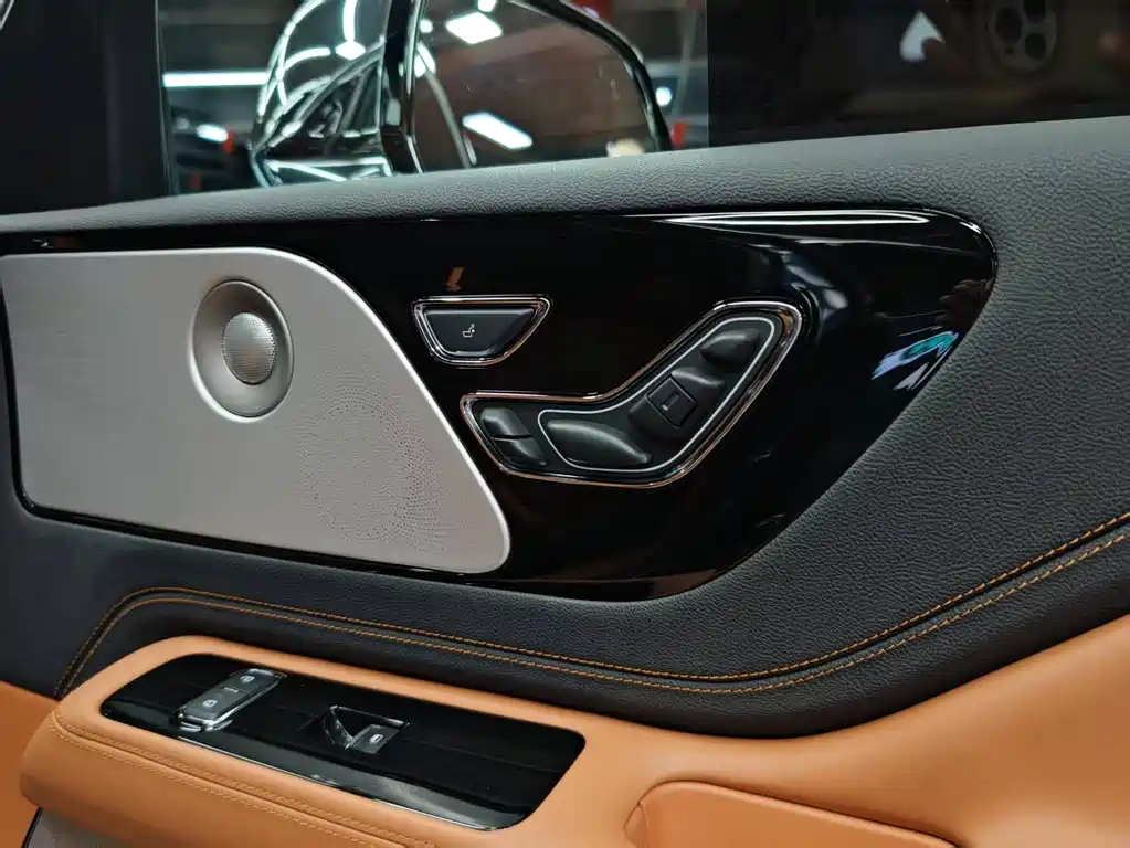 Lincoln Aviator 2020 — фото 40