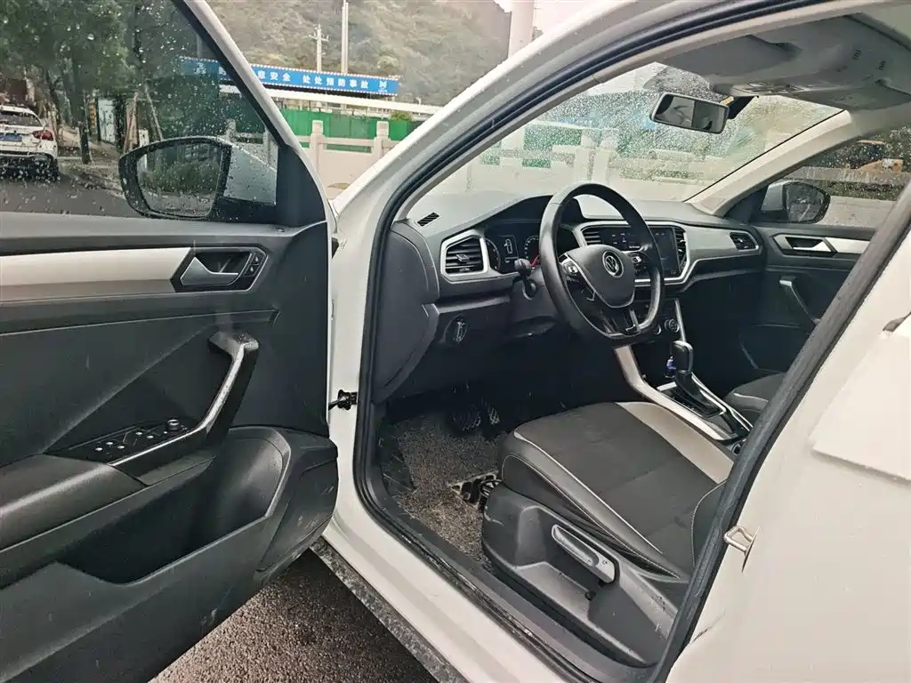 Volkswagen T-Roc 2023 — фото 14