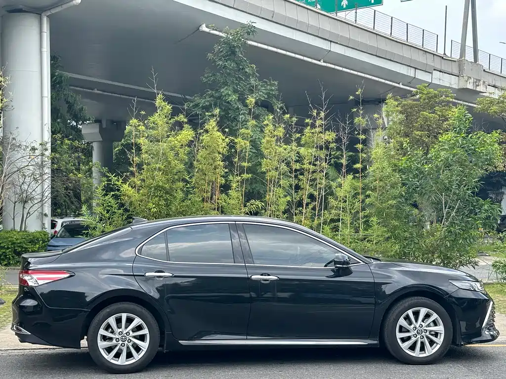 Toyota Camry 2023 — фото 13