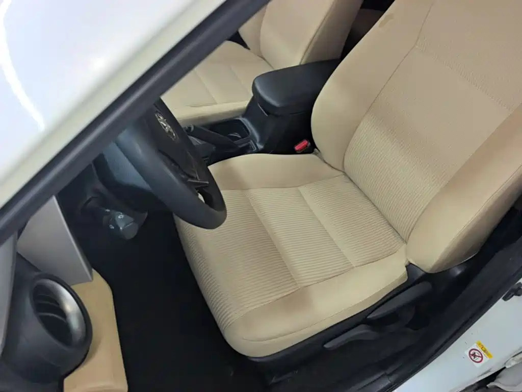 Toyota RAV4 2018 — фото 15