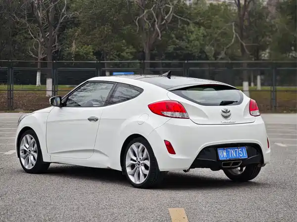 Hyundai Veloster 2012