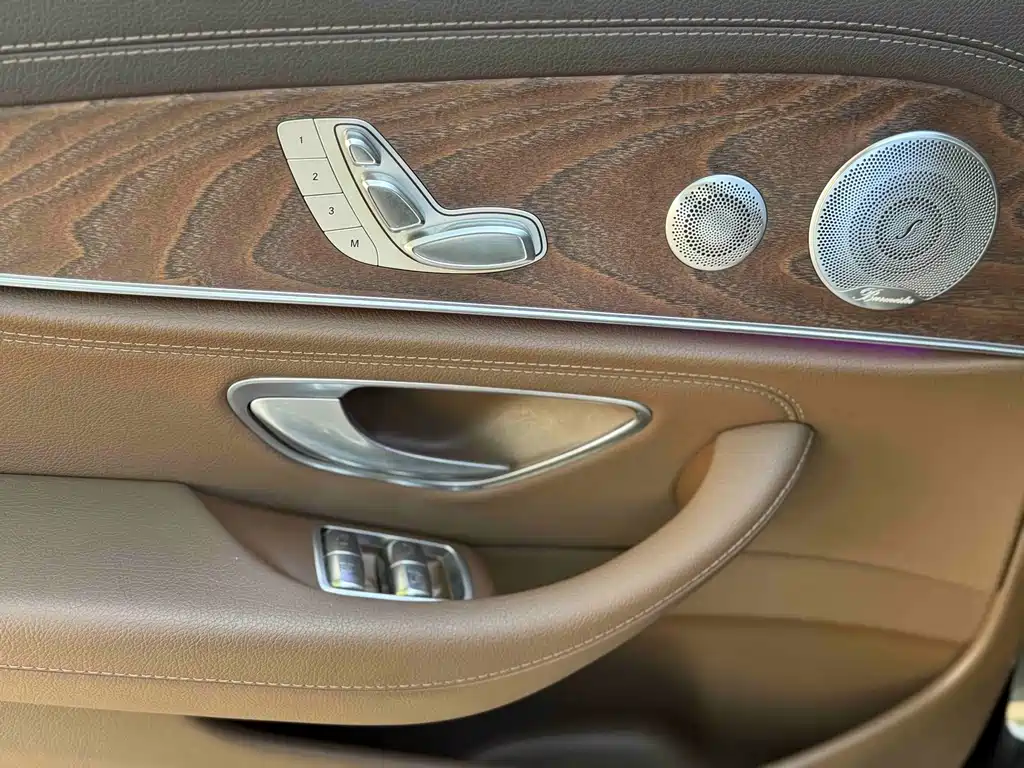 Mercedes-Benz E-Class 2019 — фото 12