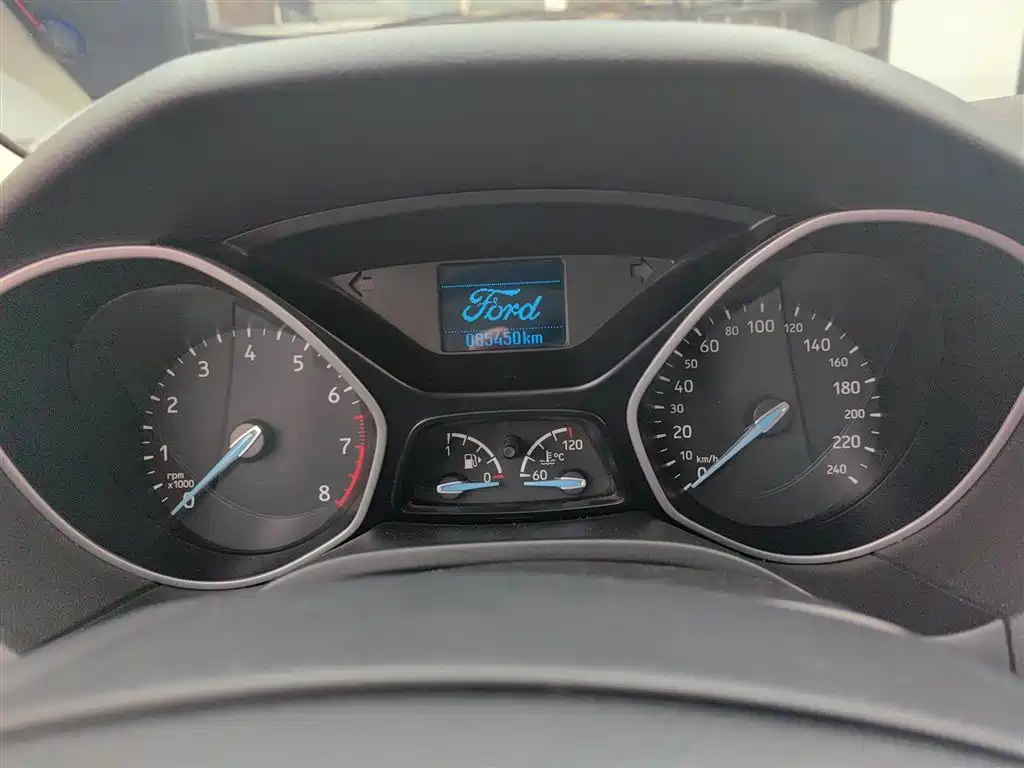 Ford Focus 2018 — фото 11
