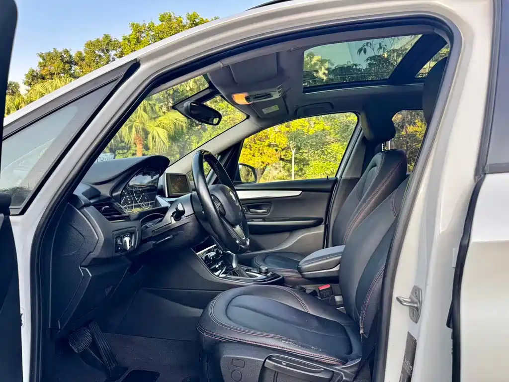 BMW 2 Series Station Wagon 2017 — фото 12