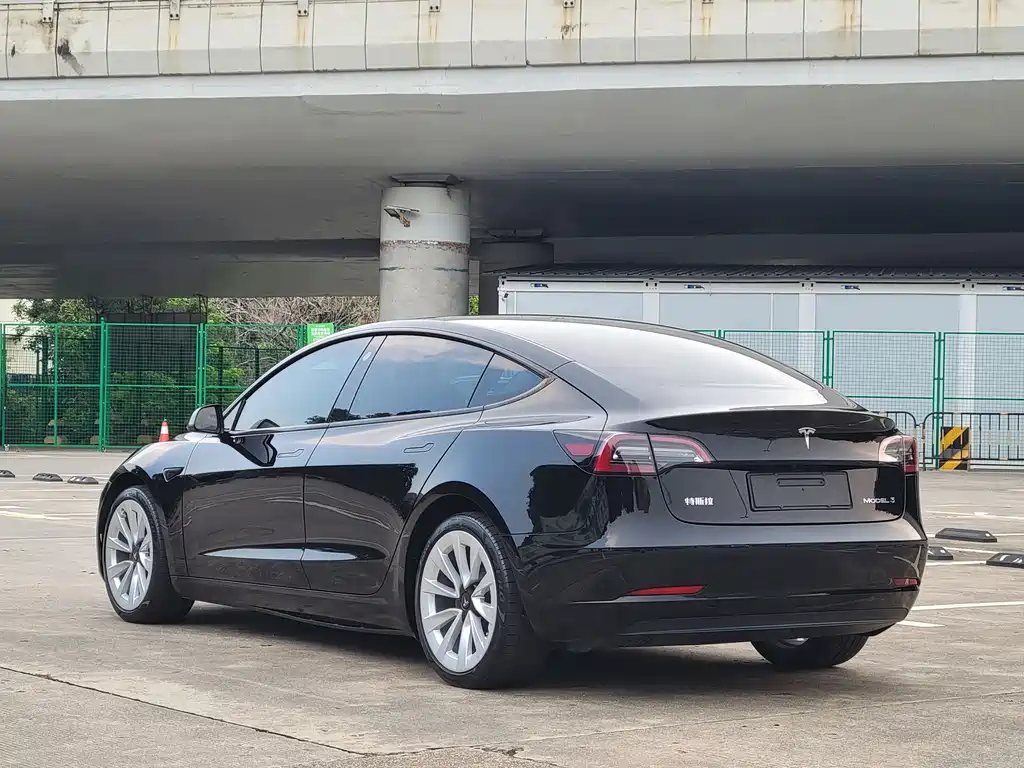 Tesla Model 3 2022 — фото 16
