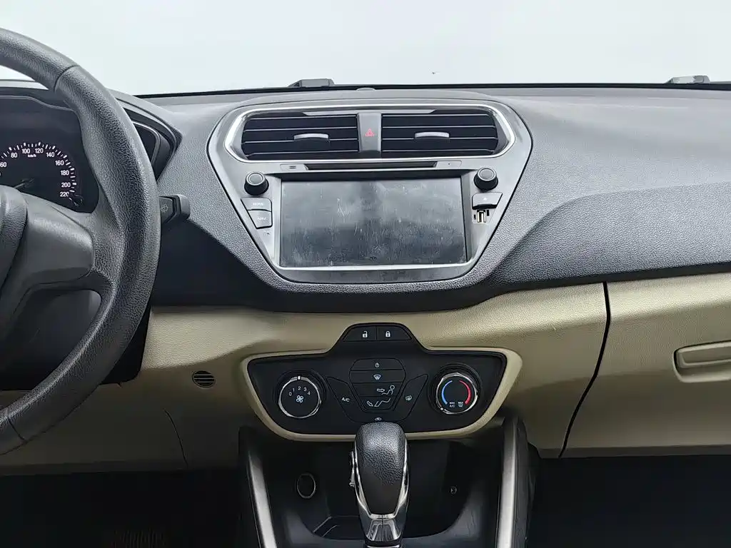 Ford Escort 2016 — фото 12