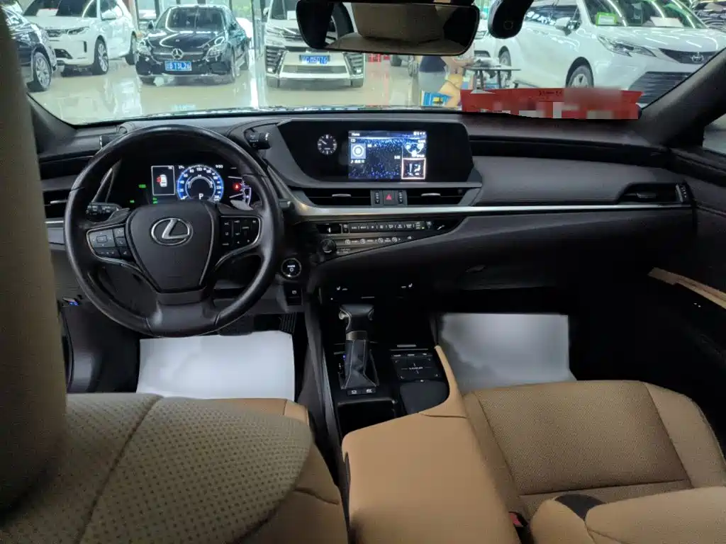 Lexus ES 2020 — фото 10