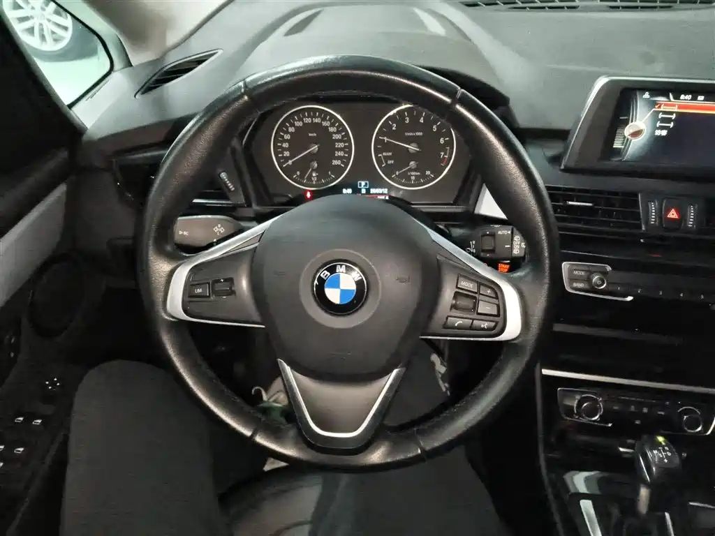 BMW 2 Series Active Tourer 2017 — фото 7