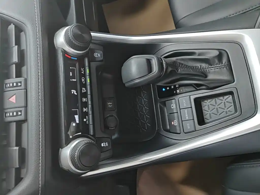 Toyota Wildlander 2023 — фото 14