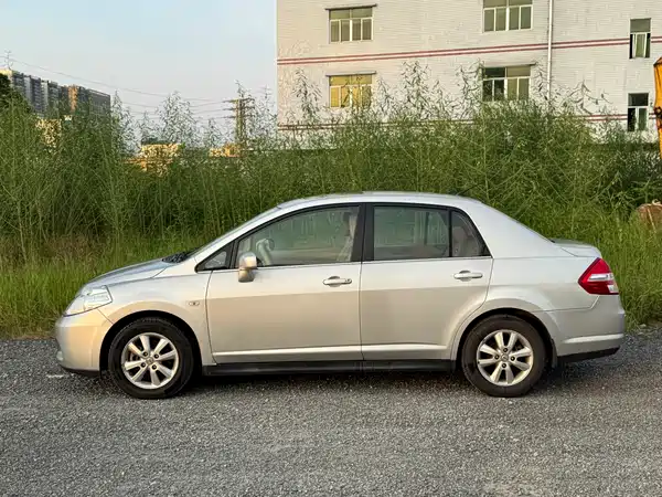 Nissan Tiida 2010