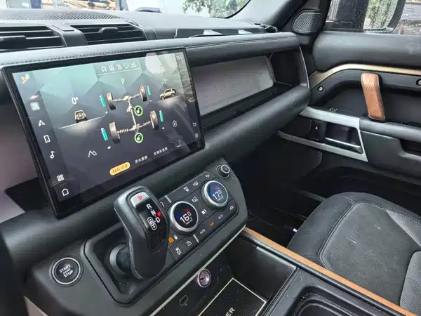 Land Rover Defender 2022