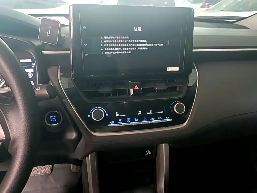Toyota Corolla Cross 2022 — фото 13