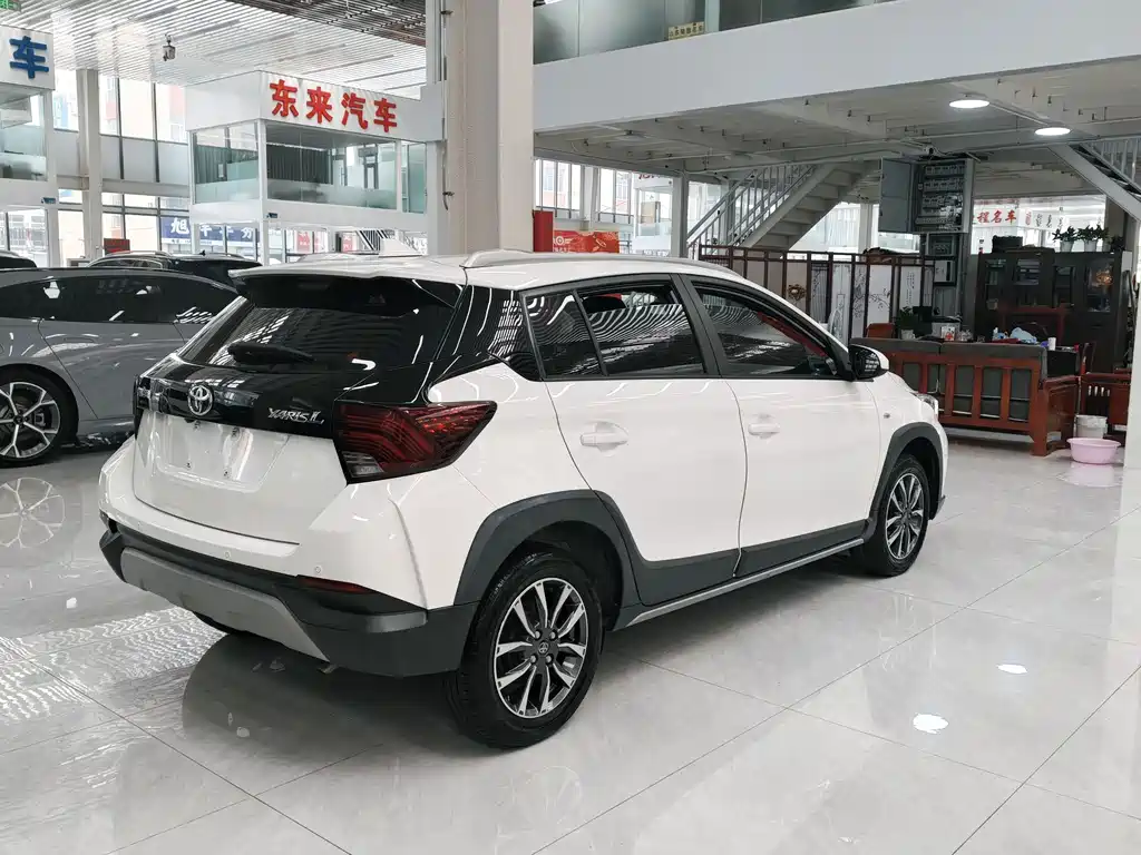 Toyota Yaris L 2022 — фото 6