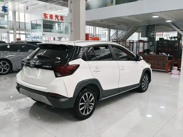 Toyota Yaris L 2022