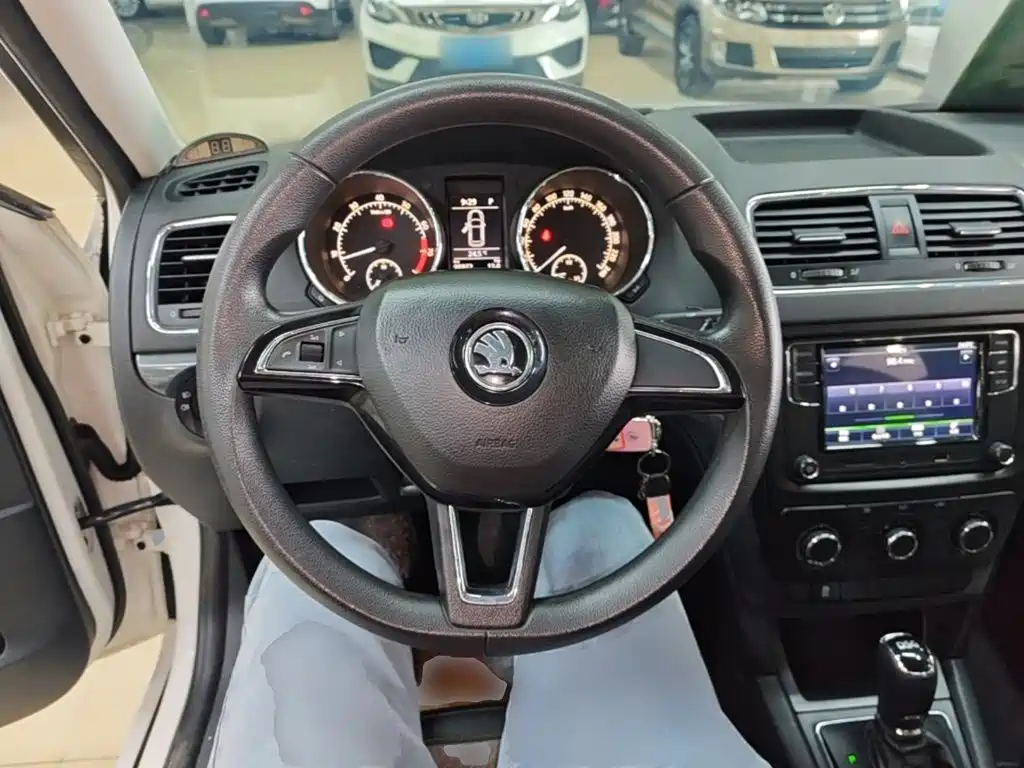 Skoda Yeti 2018 — фото 11